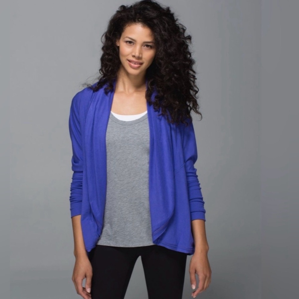 Lululemon “To and Flow” Wrap Shawl ** Size 8 (fits large) ** Cozy and Versatile